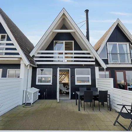 Seafront 4 Ppl 30 M Sea Holiday home Otterup