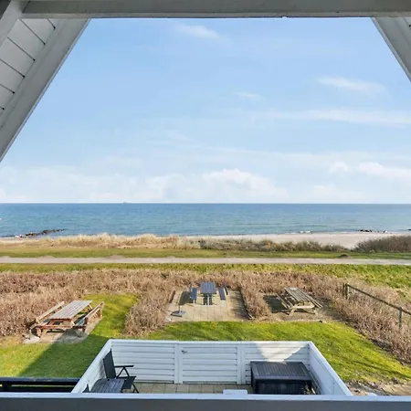 Seafront 4 Ppl 30 M Sea Holiday home