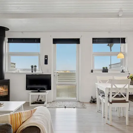 Seafront 4 Ppl 30 M Sea Holiday home *