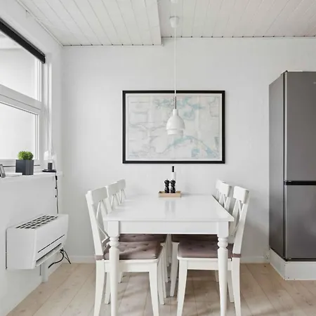 Seafront 4 Ppl 30 M Sea