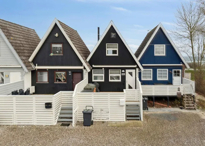 Seafront 4 Ppl 30 M Sea *